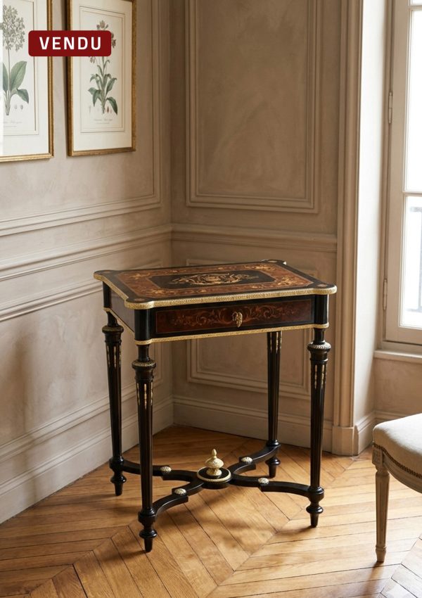 Table à ouvrage ancienne napoléon III, antiquité miroir luxe marqueterie noir et doré, travailleuse disponible en Dordogne, ébéniste Atelier Seigneur VENDU